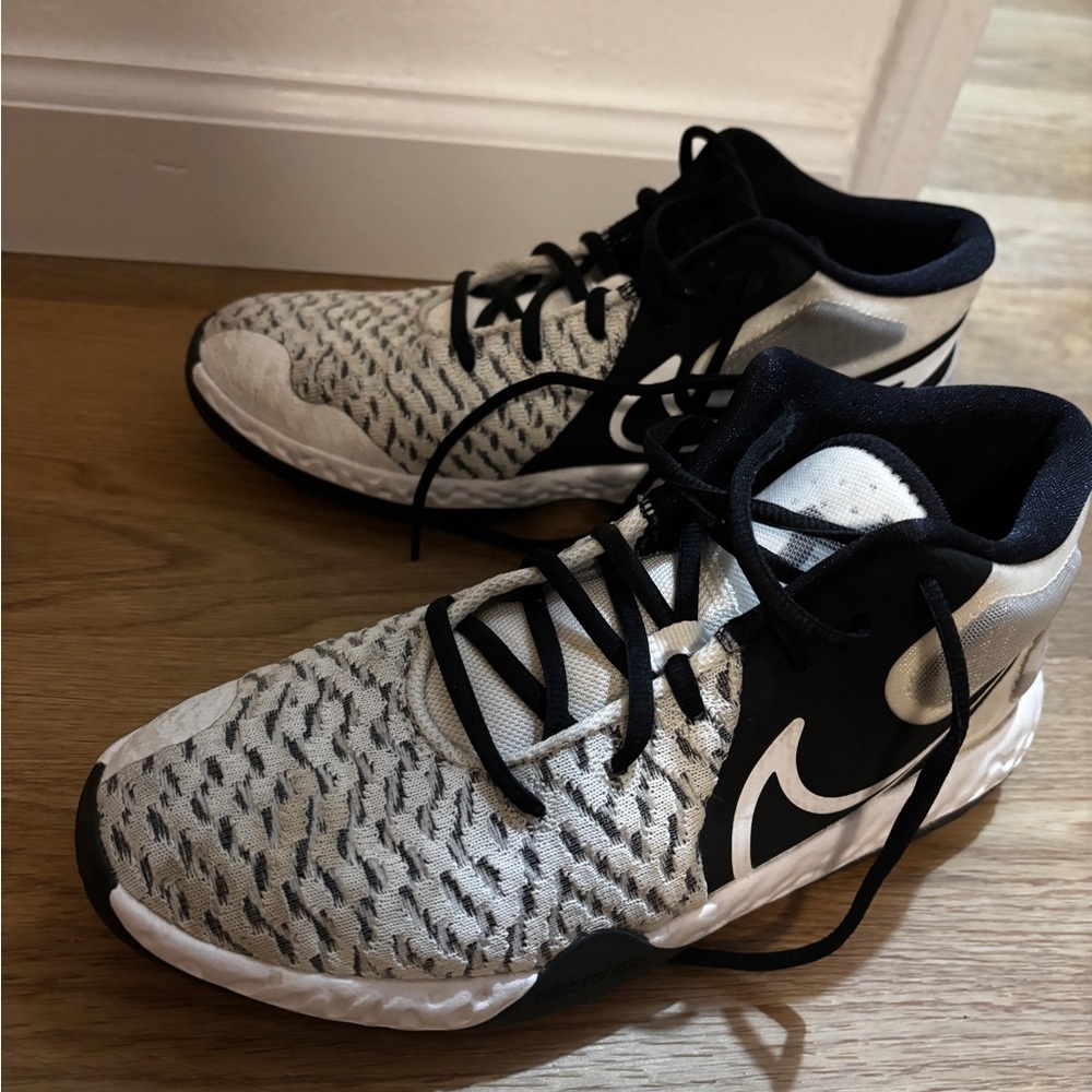 Nike Black and White Patterned Sneakers